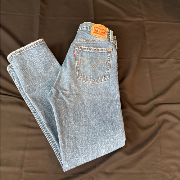 Levi's Classic 501 Blue Jeans with Tan Label - Picture 1 of 4